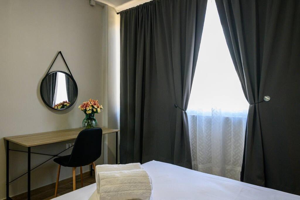Stylish Urban Haven Appartamento Kalamata
