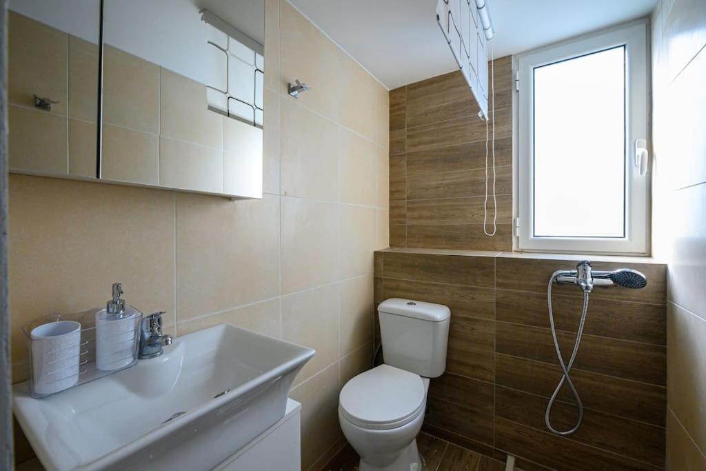 Stylish Urban Haven Appartamento Kalamata