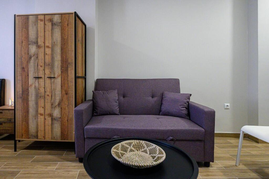 Stylish Urban Haven Appartamento Kalamata